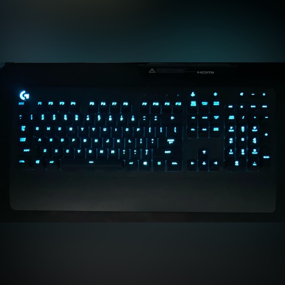 Logitech Keyboard (100%) and Mouse (Keyboard & Mouse light up) - Picture 7 of 11